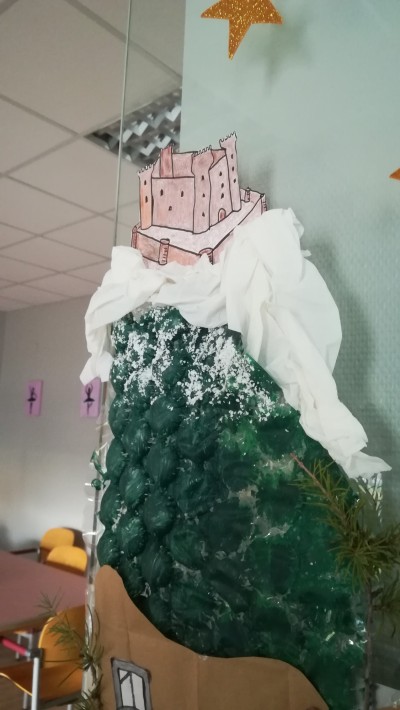 El Castillo de Herodes dibujado y coloreado por mi padre. Parte del decorado navideño del Centro de Dia